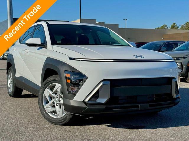 Photo of 2025 Atlas White Hyundai KONA