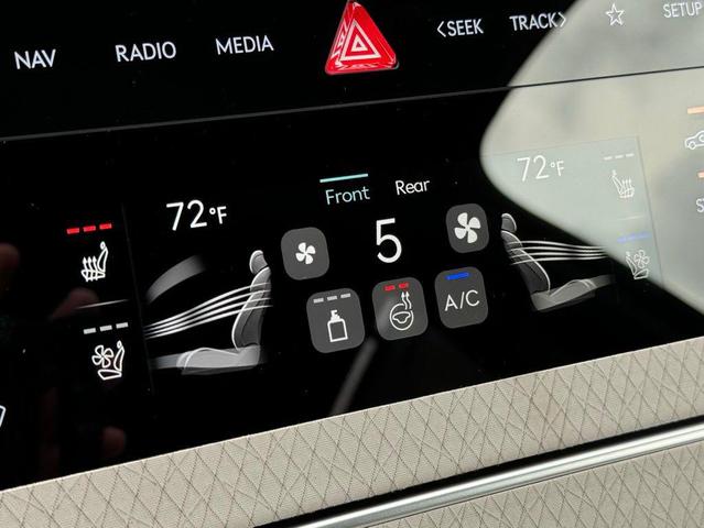 Photo of 2025 Uyuni White Genesis GV80