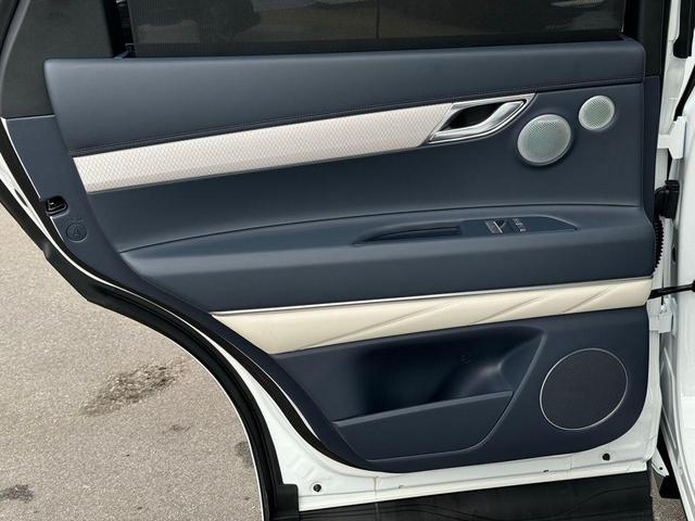 Photo of 2025 Uyuni White Genesis GV80