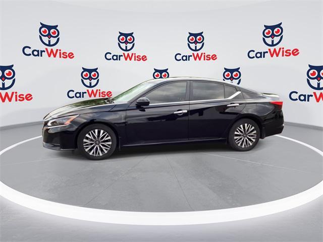 Photo of 2023 Super Black Clearcoat Nissan Altima