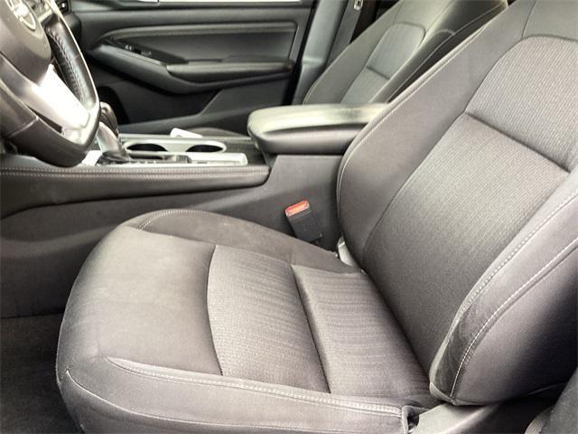 Photo of 2023 Super Black Clearcoat Nissan Altima
