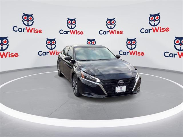 Photo of 2023 Super Black Clearcoat Nissan Altima
