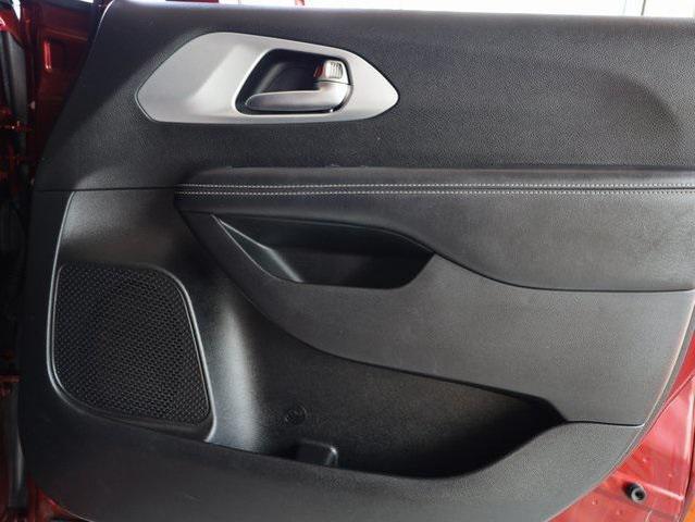 Photo of 2019 Velvet Red Pearlcoat Chrysler Pacifica