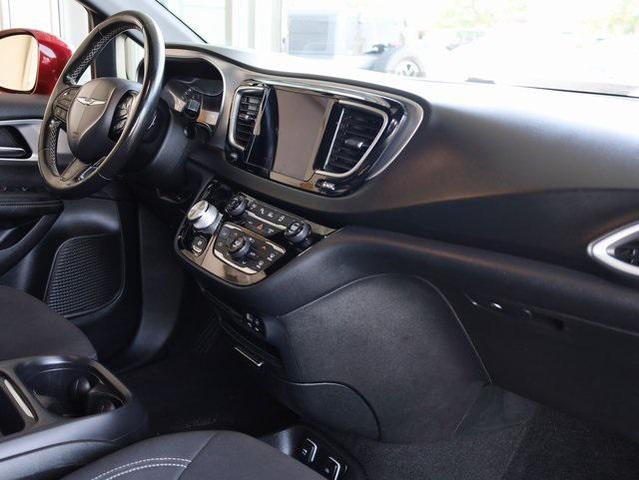 Photo of 2019 Velvet Red Pearlcoat Chrysler Pacifica