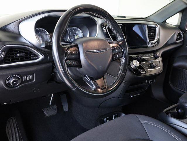 Photo of 2019 Velvet Red Pearlcoat Chrysler Pacifica