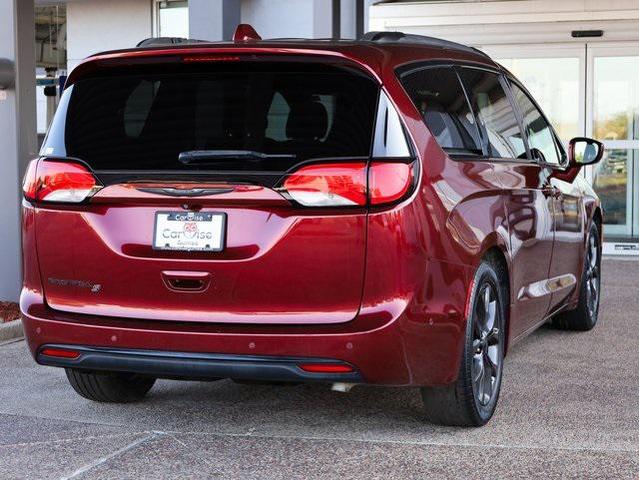Photo of 2019 Velvet Red Pearlcoat Chrysler Pacifica