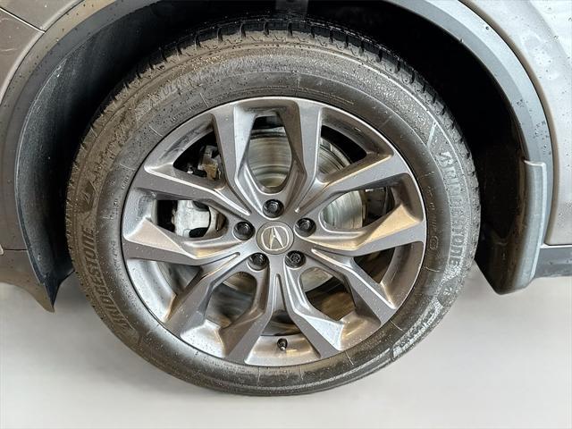 Photo of 2022 Liquid Carbon Metallic Acura MDX