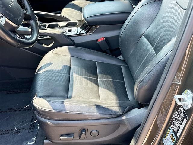 Photo of 2022 Dark Moss Kia Telluride