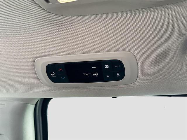 Photo of 2024 Silver Mist Clearcoat Chrysler Pacifica