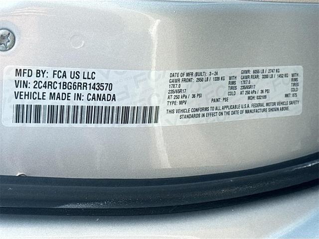 Photo of 2024 Silver Mist Clearcoat Chrysler Pacifica
