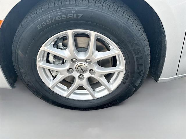 Photo of 2024 Silver Mist Clearcoat Chrysler Pacifica