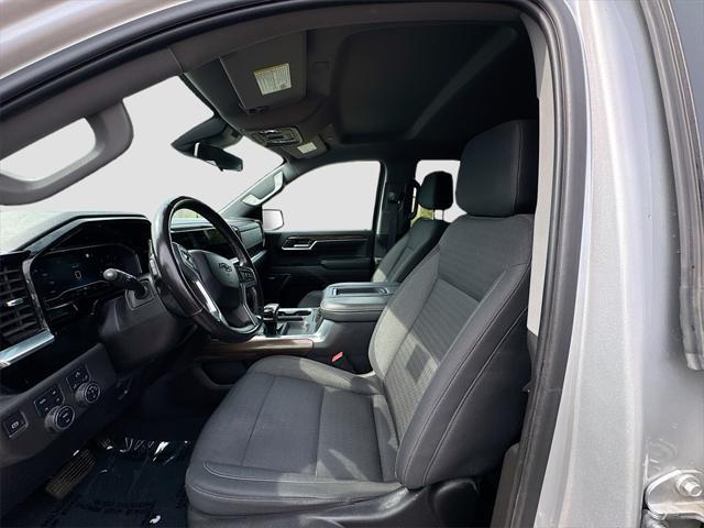Photo of 2022 Silver Ice Metallic Chevrolet Silverado 1500