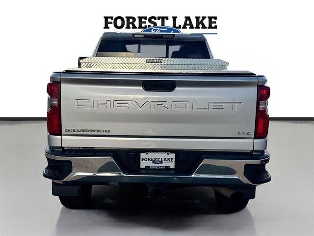 Photo of 2023 Silver Ice Metallic Chevrolet Silverado 3500