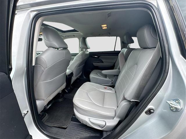 Photo of 2021 Celestial Silver Metallic Toyota Highlander
