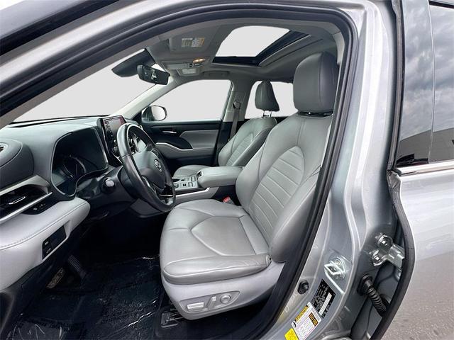 Photo of 2021 Celestial Silver Metallic Toyota Highlander