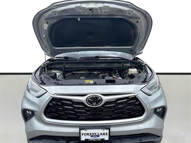 Photo of 2021 Celestial Silver Metallic Toyota Highlander