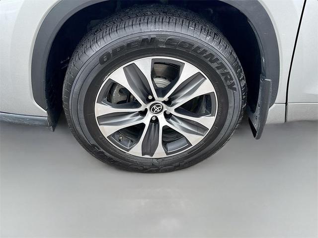Photo of 2021 Celestial Silver Metallic Toyota Highlander