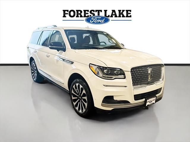 Photo of 2022 White Metallic Lincoln Navigator