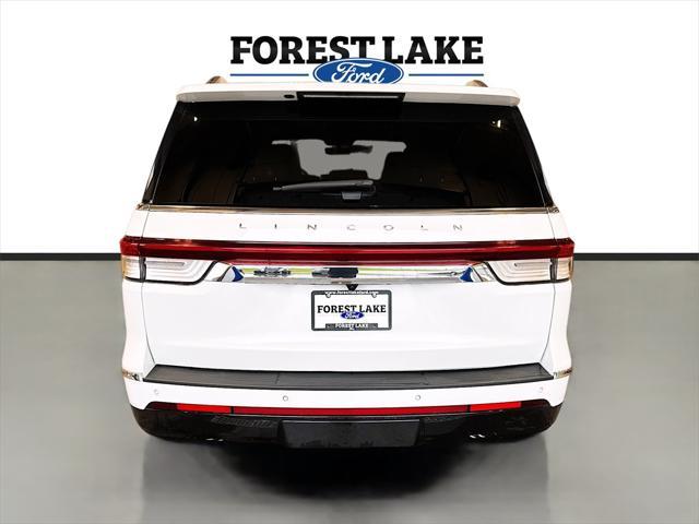 Photo of 2022 White Metallic Lincoln Navigator