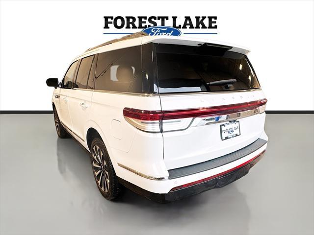 Photo of 2022 White Metallic Lincoln Navigator