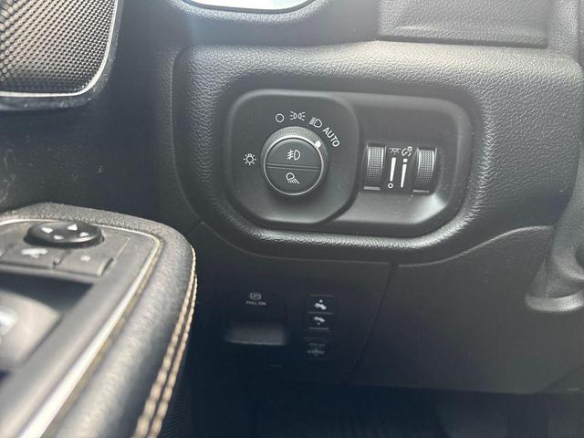 Photo of 2019 Diamond Black Crystal Pearlcoat RAM 1500