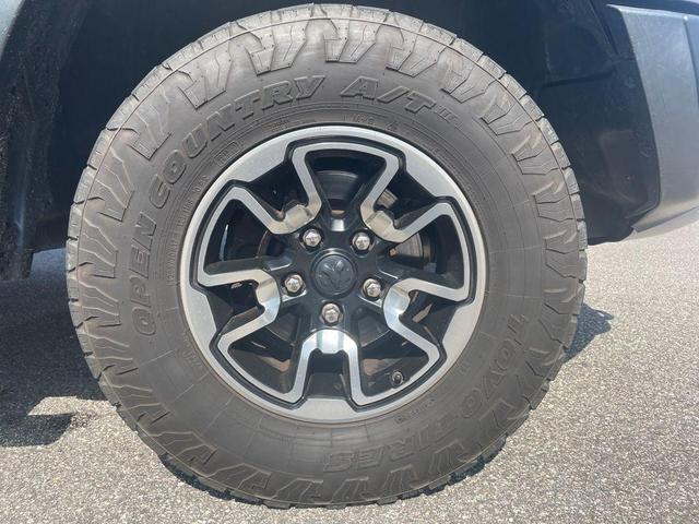 Photo of 2017 Brilliant Black Crystal Pearlcoat RAM 1500
