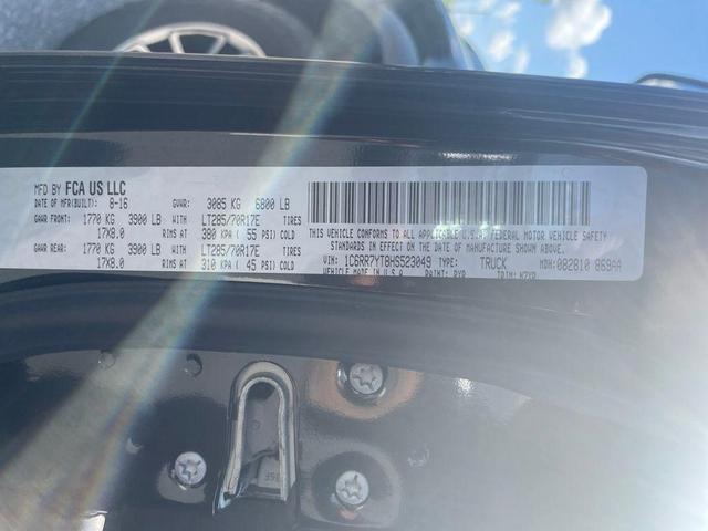 Photo of 2017 Brilliant Black Crystal Pearlcoat RAM 1500