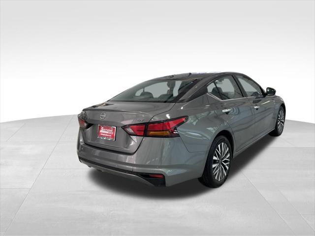 Photo of 2023 Gun Metallic Nissan Altima