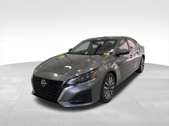 Photo of 2023 Gun Metallic Nissan Altima