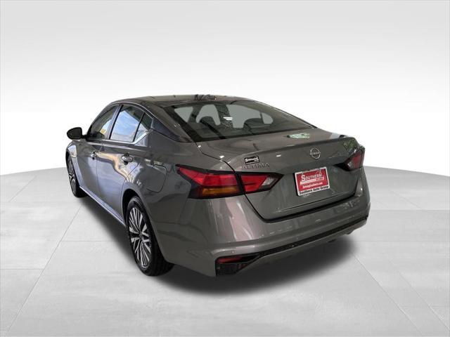 Photo of 2023 Gun Metallic Nissan Altima