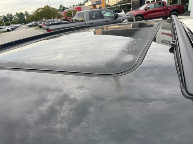 Photo of 2025 Diamond Black Crystal Pearlcoat Jeep Compass