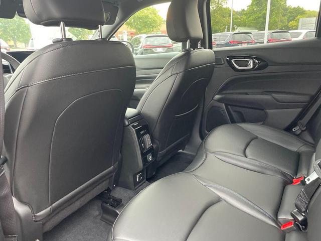 Photo of 2025 Diamond Black Crystal Pearlcoat Jeep Compass