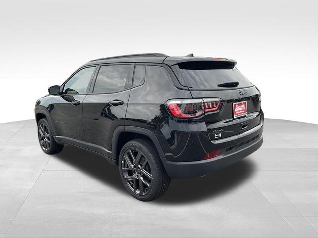 Photo of 2025 Diamond Black Crystal Pearlcoat Jeep Compass