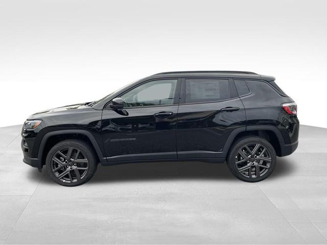 Photo of 2025 Diamond Black Crystal Pearlcoat Jeep Compass