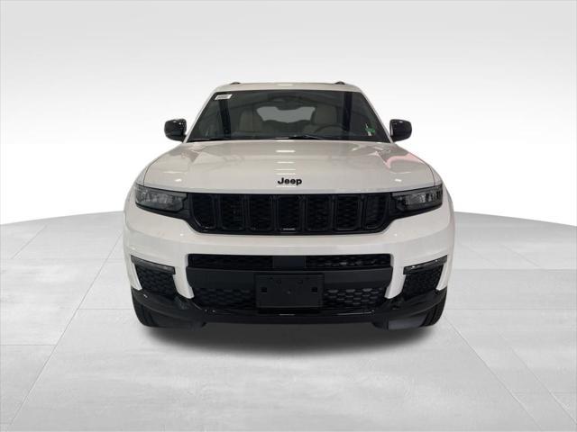 Photo of 2025 Bright White Clearcoat Jeep Grand Cherokee L