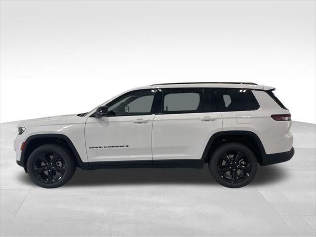 Photo of 2025 Bright White Clearcoat Jeep Grand Cherokee L
