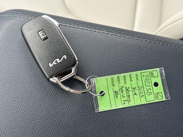 Photo of 2023 Blue Kia Sportage Hybrid