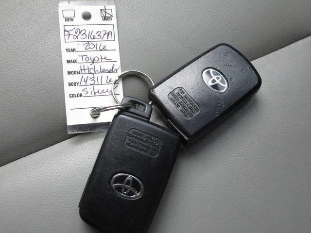 Photo of 2016 Predawn Gray Mica Toyota Highlander