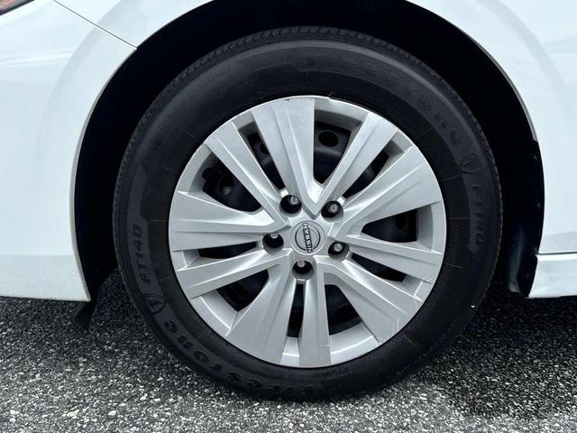 Photo of 2024 Cloud White Nissan Sentra