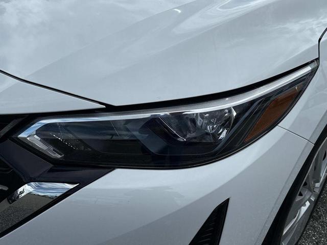 Photo of 2024 Cloud White Nissan Sentra