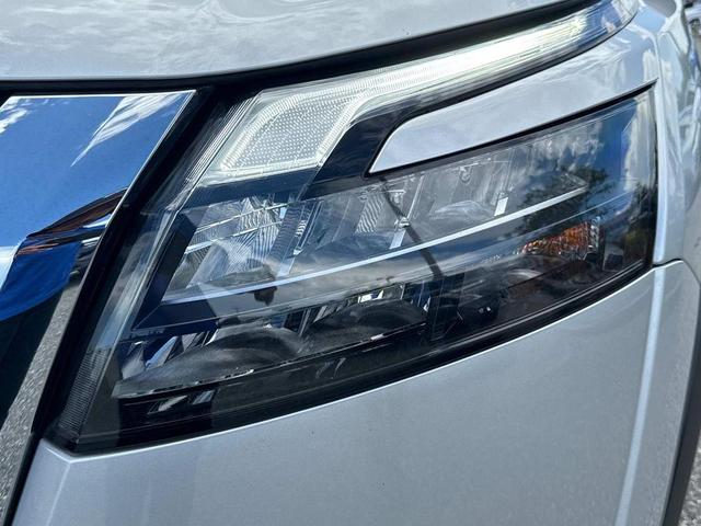 Photo of 2024 Brilliant Silver Metallic Nissan Pathfinder
