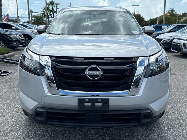 Photo of 2024 Brilliant Silver Metallic Nissan Pathfinder