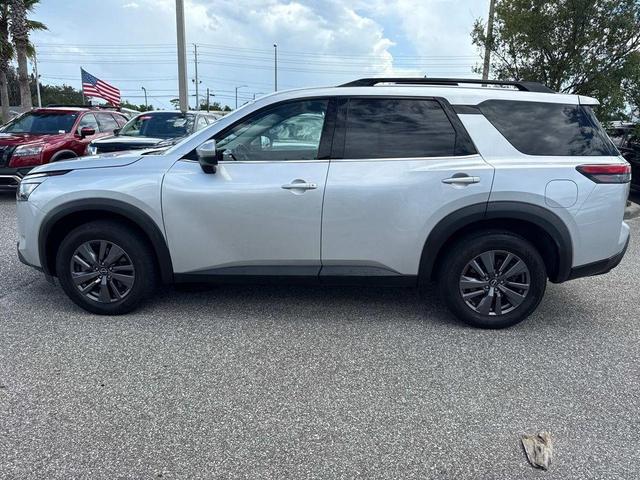Photo of 2024 Brilliant Silver Metallic Nissan Pathfinder
