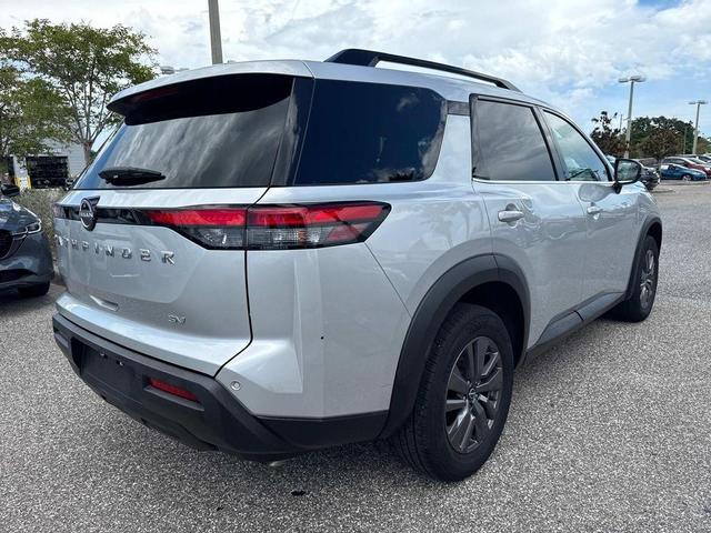 Photo of 2024 Brilliant Silver Metallic Nissan Pathfinder