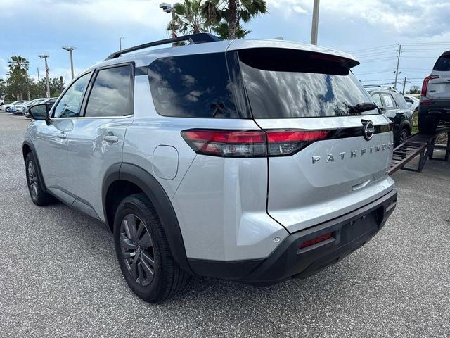 Photo of 2024 Brilliant Silver Metallic Nissan Pathfinder