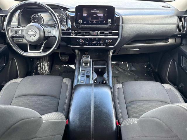 Photo of 2024 Brilliant Silver Metallic Nissan Pathfinder