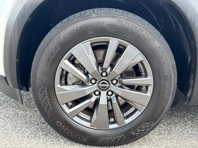 Photo of 2024 Brilliant Silver Metallic Nissan Pathfinder