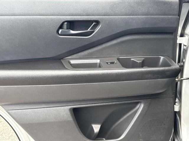 Photo of 2024 Brilliant Silver Metallic Nissan Pathfinder