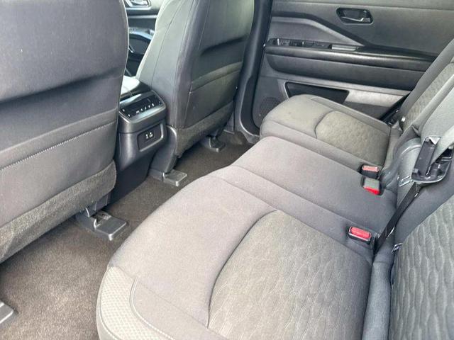 Photo of 2024 Brilliant Silver Metallic Nissan Pathfinder