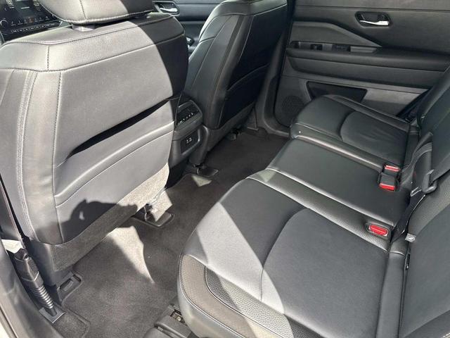 Photo of 2024 White Nissan Pathfinder
